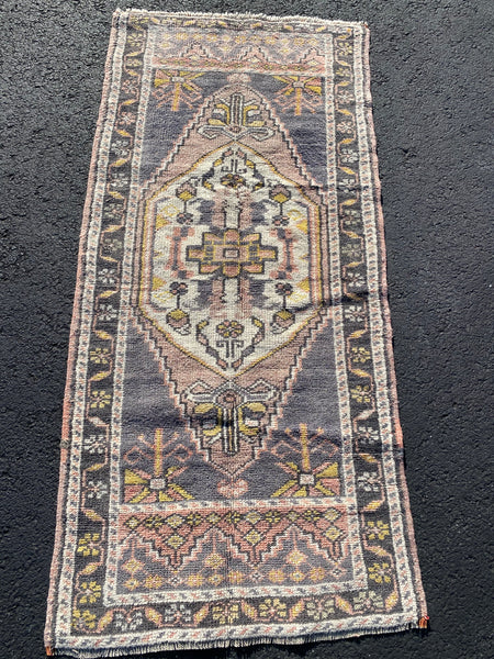 Vintage Rug 2’0x4’4 [MILLY]