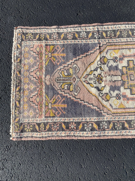 Vintage Rug 2’0x4’4 [MILLY]