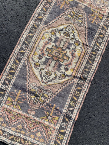 Vintage Rug 2’0x4’4 [MILLY]