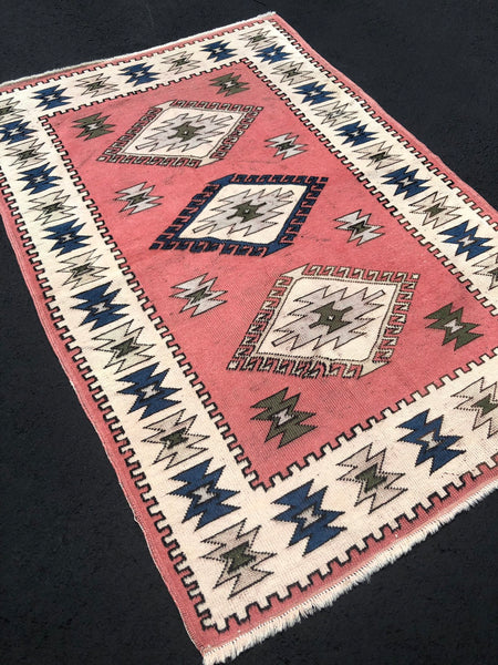 Vintage Rug 4’6x6’7 [LYDIA]