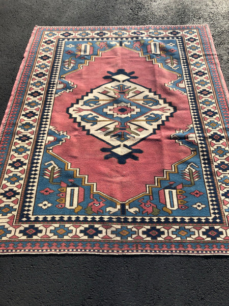 Vintage Rug 5x6’2 [ZENOBIA]