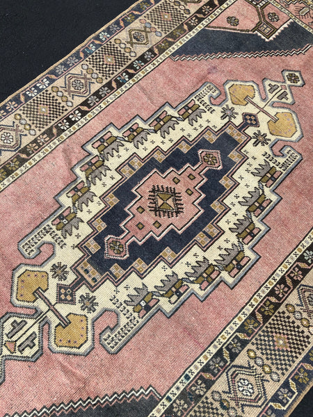 Vintage Rug 4’6x8’7 [JESSUP]