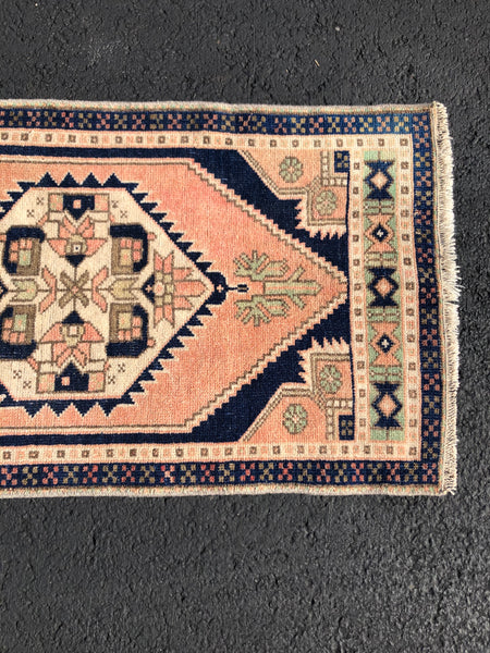 Vintage Rug 1’9x3’1 [MARGOT]