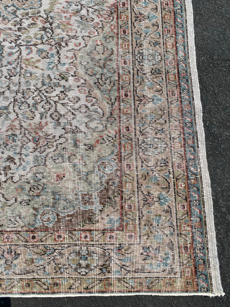 Vintage Rug 5’4x8’1 [GASTON]