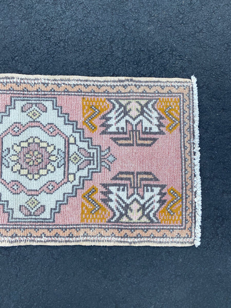 Vintage Rug 1’7x3’4 [VILLA]