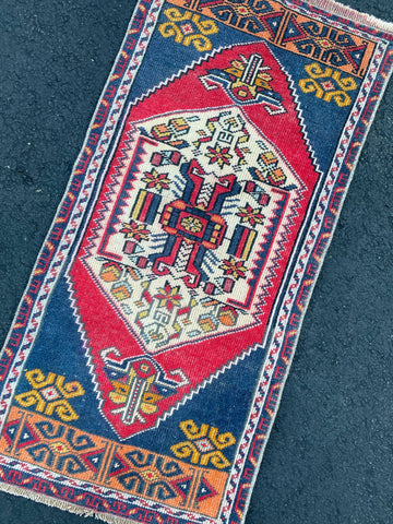 Vintage Rug 1’8x3’8 [LUX]