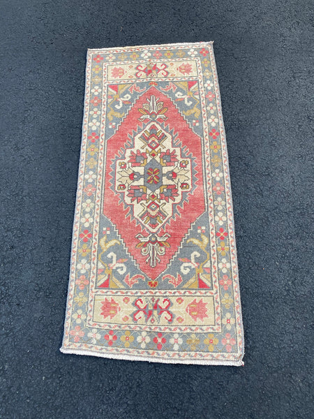 Vintage Rug 1’6x3’7 [CLEO]