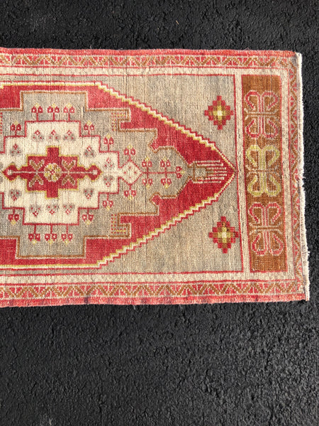 Vintage Rug 1’9x3’7 [ROSE]