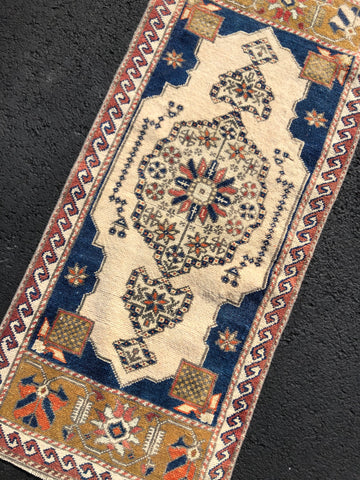 Vintage Rug 1’9x4’2 [OCEAN]