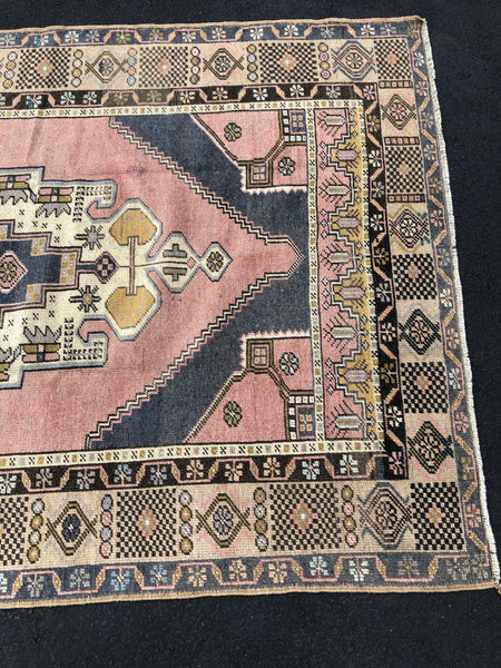 Vintage Rug 4’6x8’7 [JESSUP]