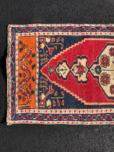 Vintage Rug 1’10x4 [JULIA]