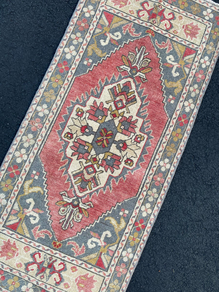 Vintage Rug 1’6x3’7 [CLEO]