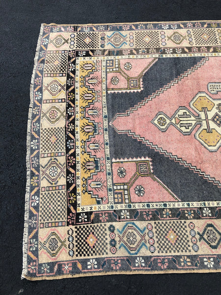 Vintage Rug 4’6x8’7 [JESSUP]