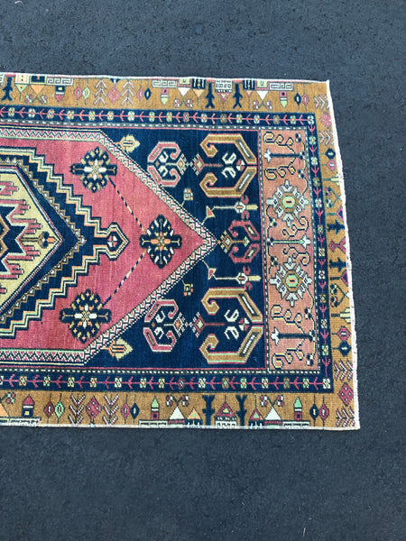 Vintage Rug 2’9x6 [RAINEY]