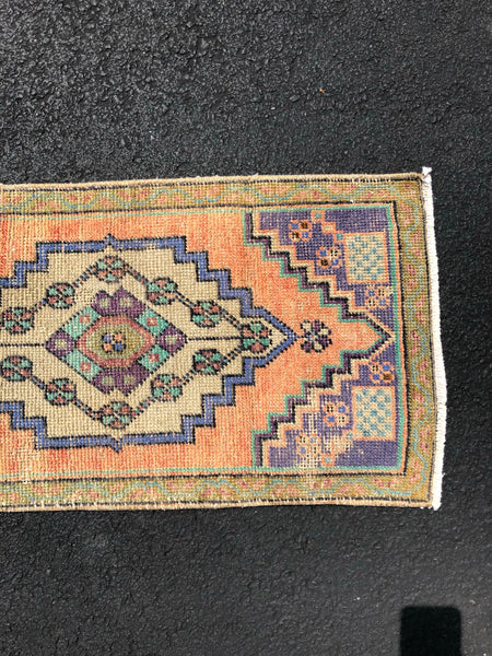 Vintage Rug 1’5x3 [MINI1]