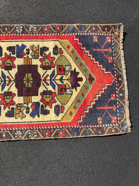 Vintage Rug 1’10x3’3 [BENNY]