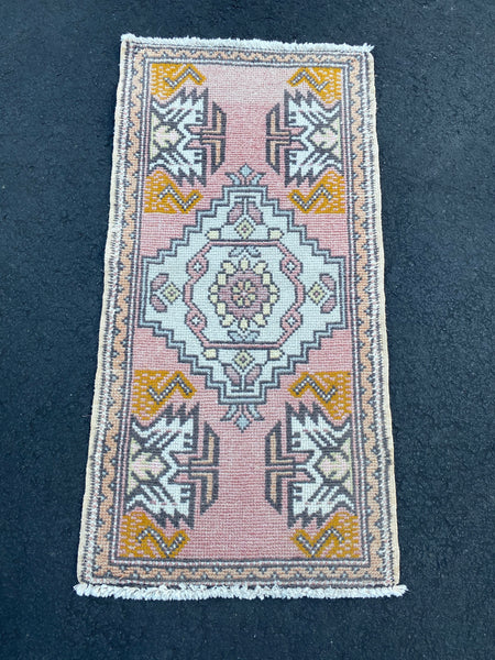 Vintage Rug 1’7x3’4 [VILLA]