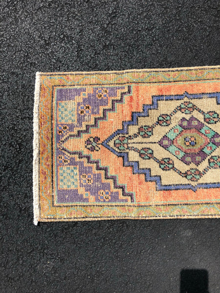 Vintage Rug 1’5x3 [MINI1]