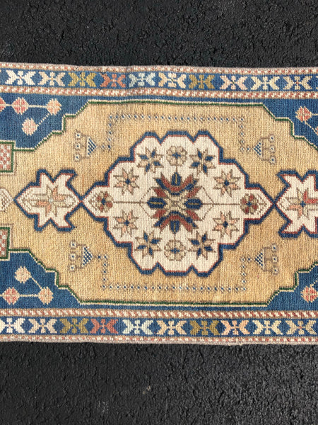 Vintage Rug 1’9x3’10 [LIZZY]