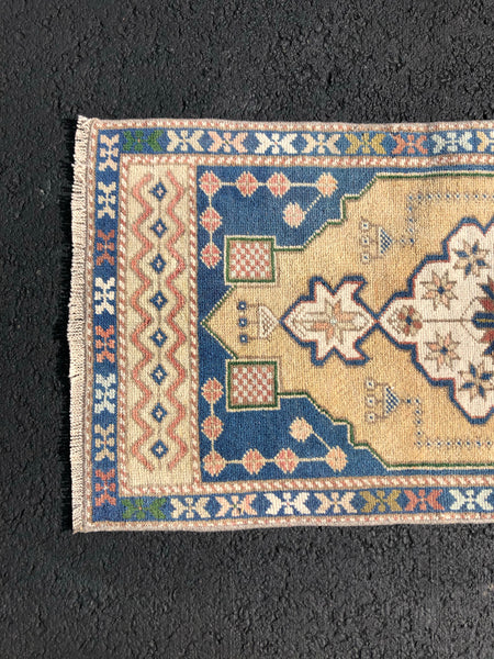 Vintage Rug 1’9x3’10 [LIZZY]