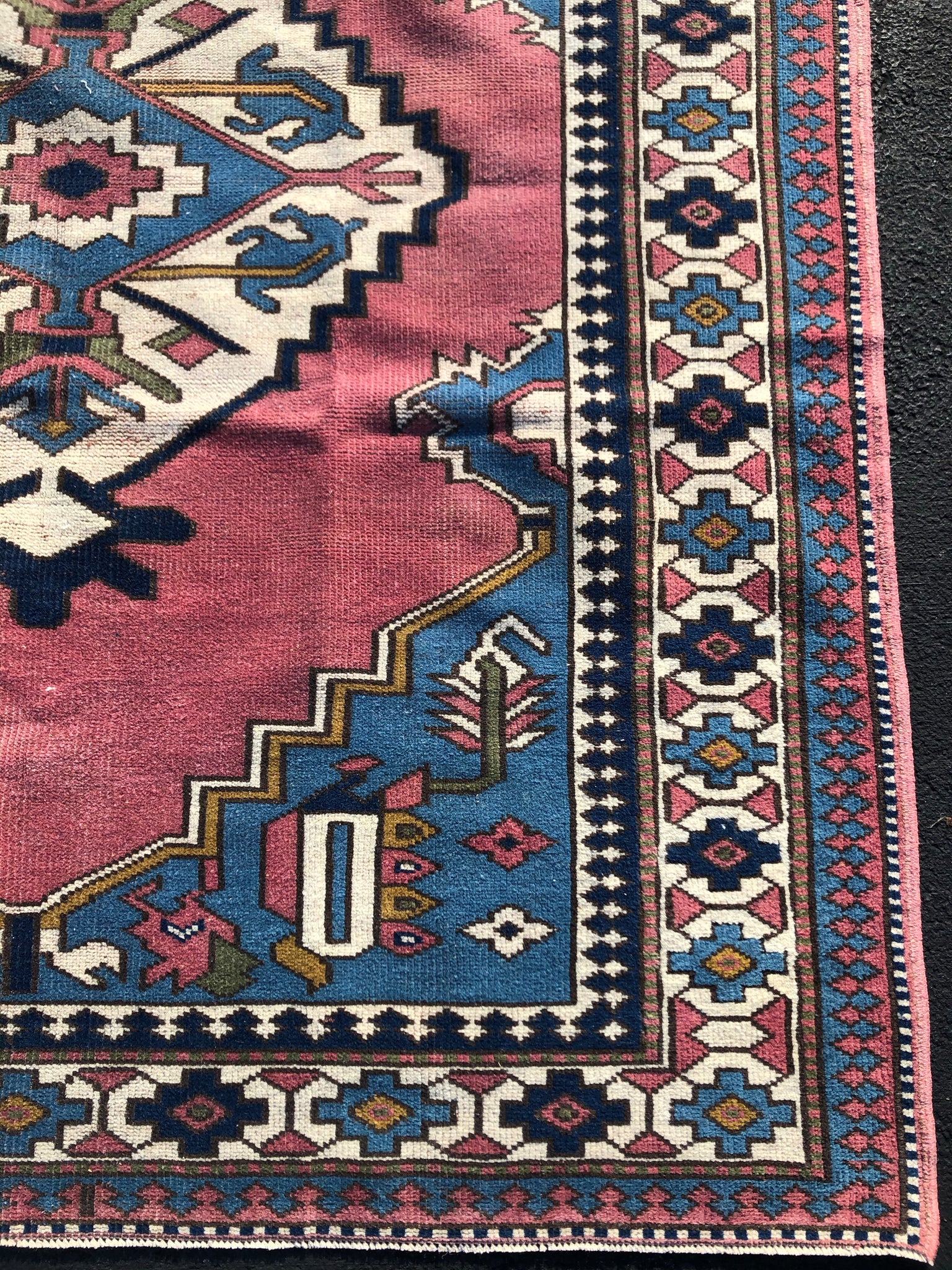 Vintage Rug 5x6’2 [ZENOBIA]