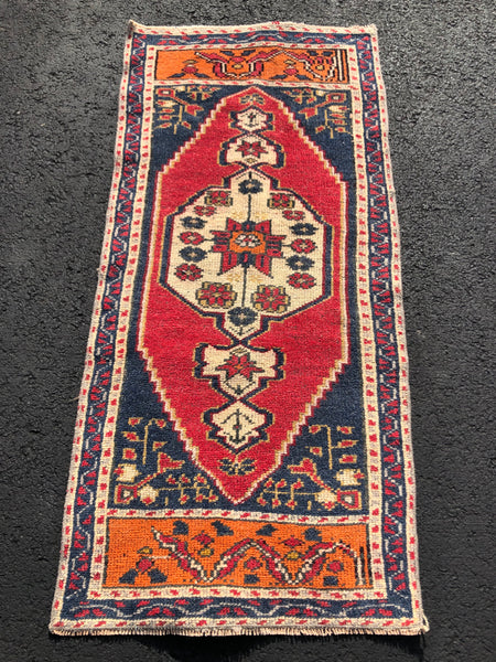 Vintage Rug 1’10x4 [JULIA]