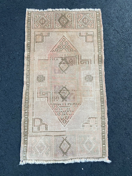 Vintage Rug 1’8x3’2 [MOCHA]