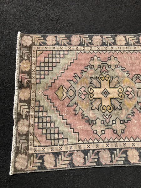 Vintage Rug 2’9x8’5 [HENSLEY]