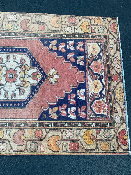 Vintage Rug 3’8x7’8 [CLARA]