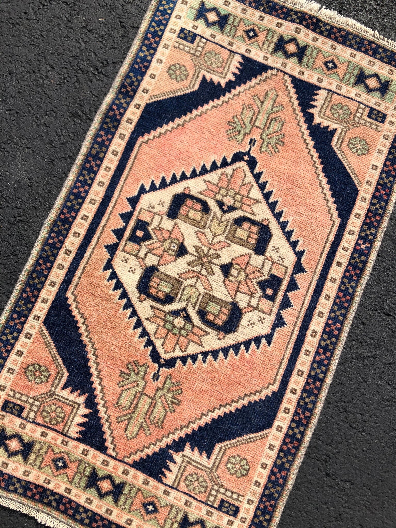 Vintage Rug 1’9x3’1 [MARGOT]