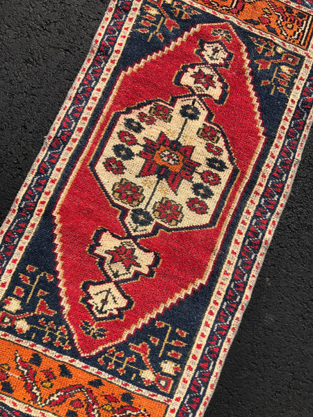 Vintage Rug 1’10x4 [JULIA]