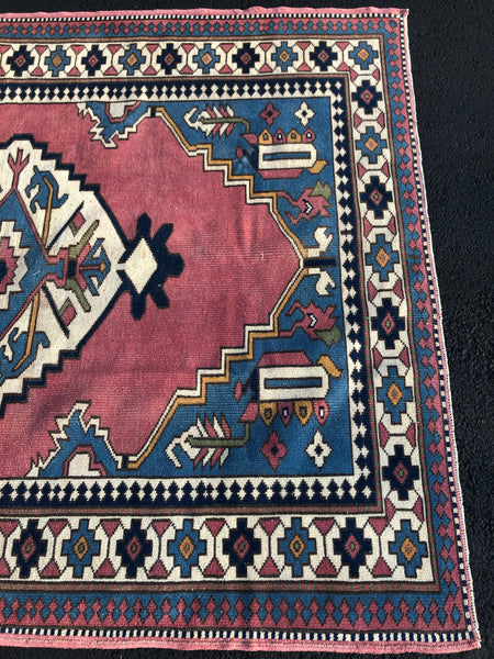 Vintage Rug 5x6’2 [ZENOBIA]