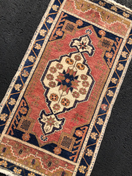 Vintage Rug 1’10x3’8 [TULLY]