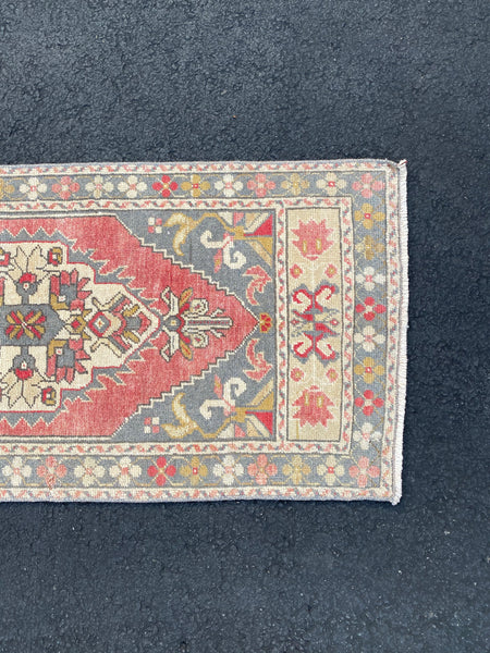 Vintage Rug 1’6x3’7 [CLEO]