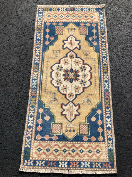 Vintage Rug 1’9x3’10 [LIZZY]