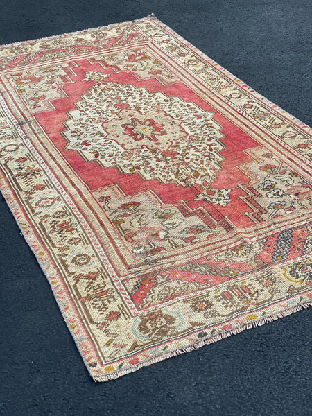 Vintage Rug 4x7’3 [LEILA]