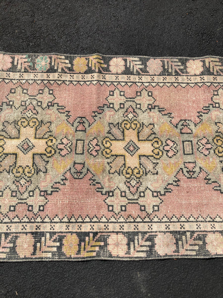 Vintage Rug 2’9x8’5 [HENSLEY]