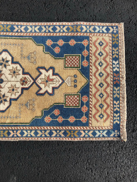 Vintage Rug 1’9x3’10 [LIZZY]