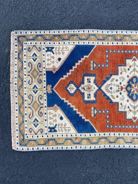 Vintage Rug 1’7x3’4 [AMBER]