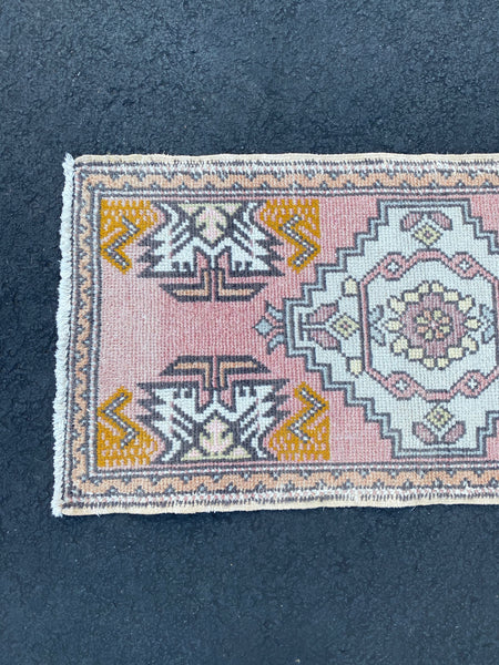 Vintage Rug 1’7x3’4 [VILLA]