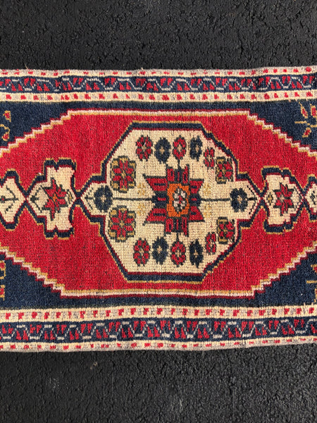 Vintage Rug 1’10x4 [JULIA]