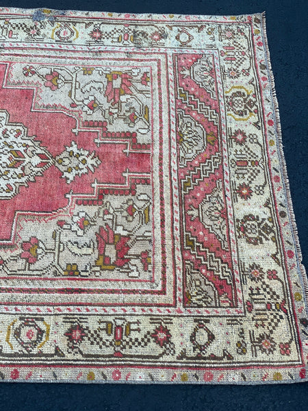 Vintage Rug 4x7’3 [LEILA]