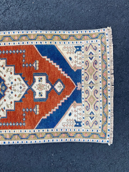 Vintage Rug 1’7x3’4 [AMBER]