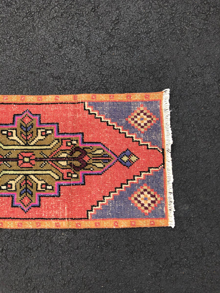 Vintage Rug 1’5x3’1 [MINI 5]