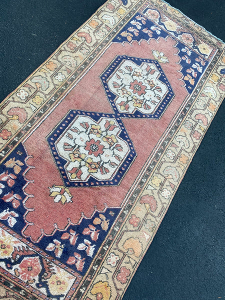 Vintage Rug 3’8x7’8 [CLARA]