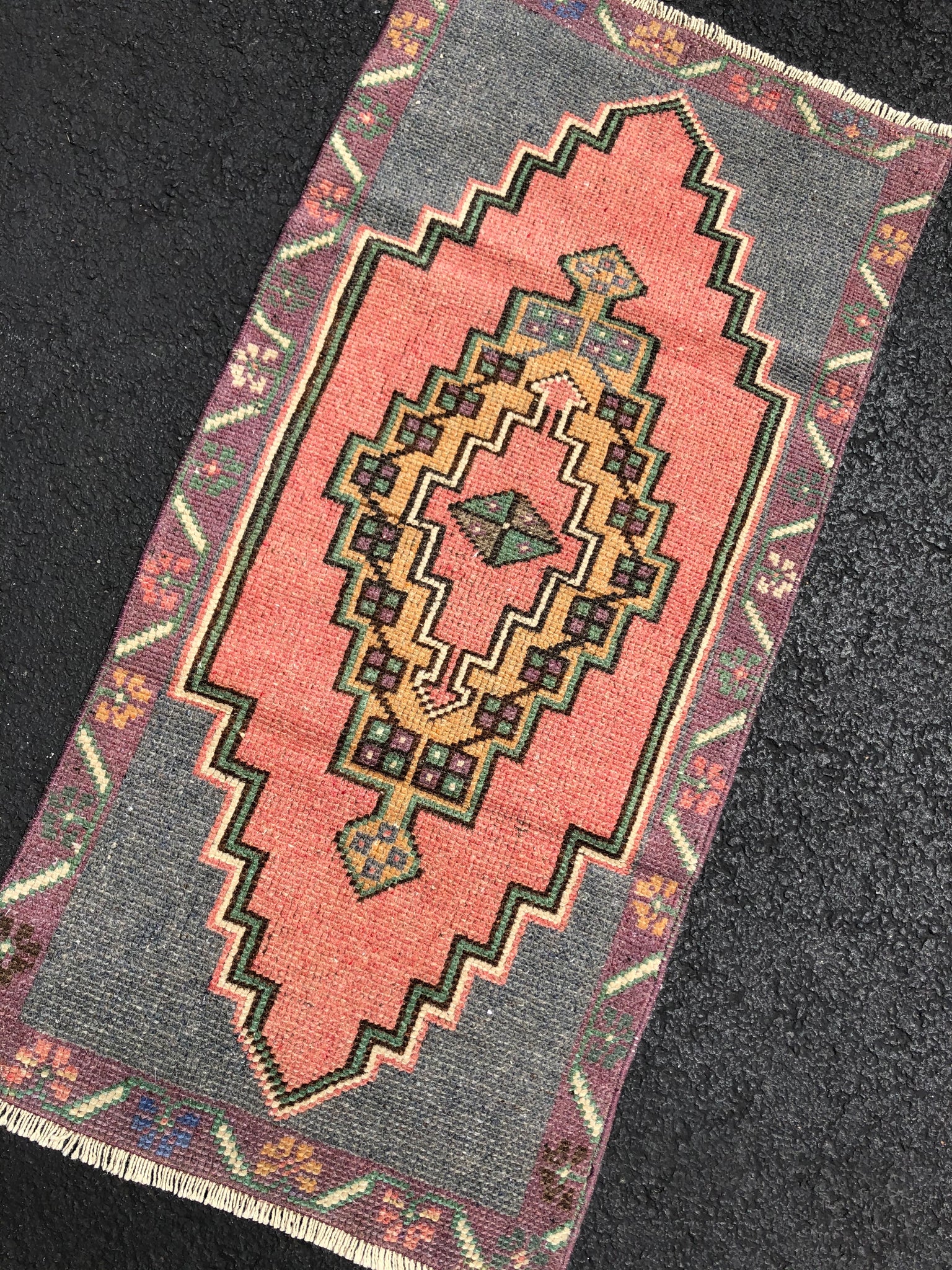 Vintage Rug 1’6x3’3 [MINI3]