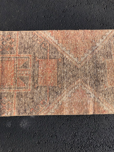 Vintage Rug 2x7’2 [HONEY]